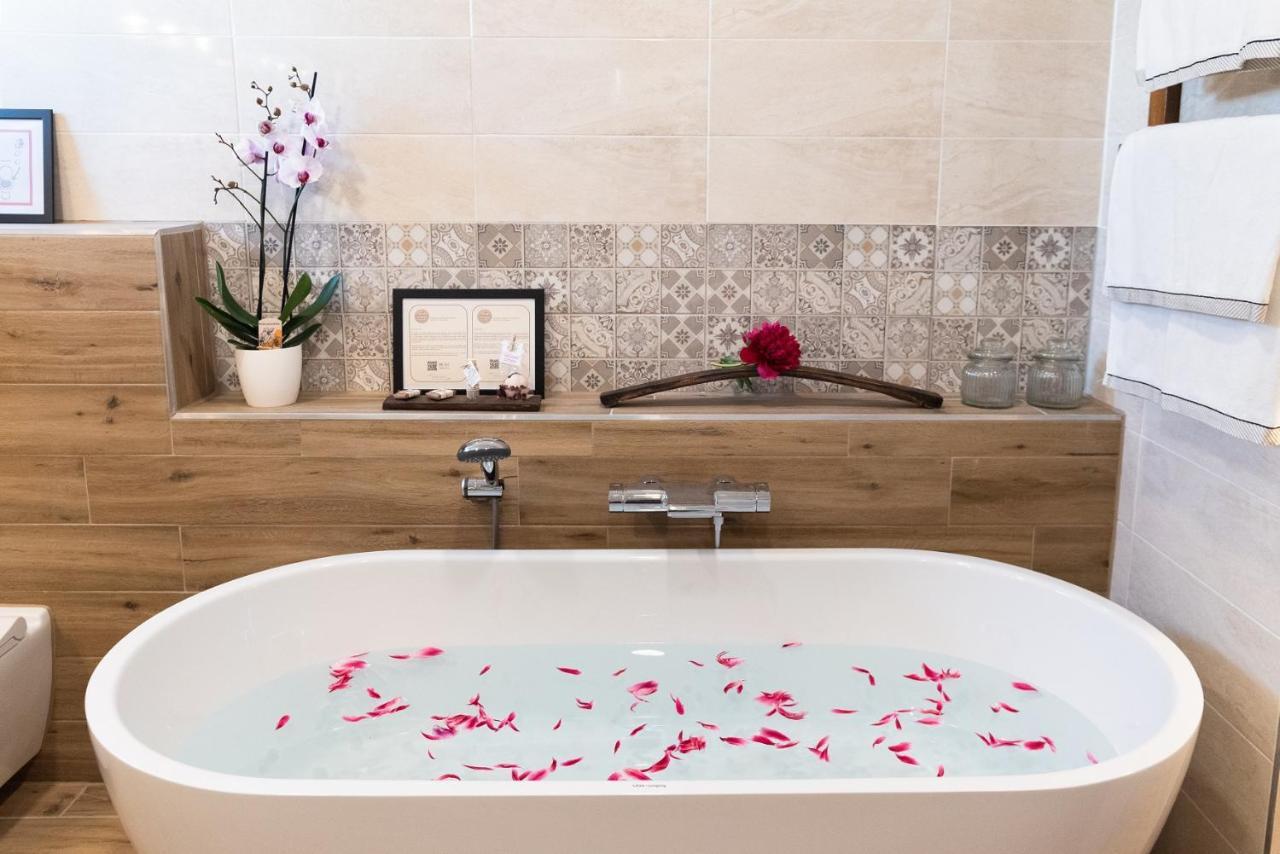 Boutique House Rustikana By Locap Group イゾラ エクステリア 写真