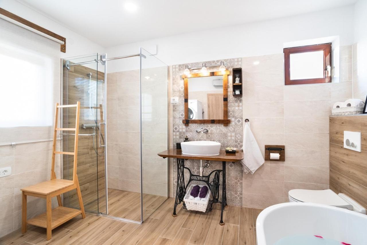 Boutique House Rustikana By Locap Group イゾラ エクステリア 写真