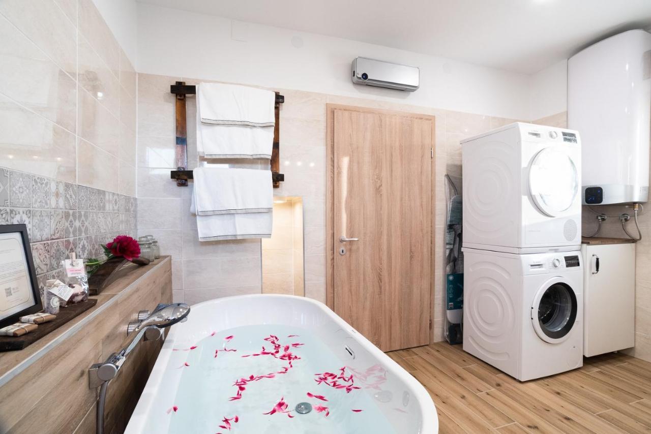 Boutique House Rustikana By Locap Group イゾラ エクステリア 写真